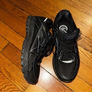Brooks “GTS-16” Size 9